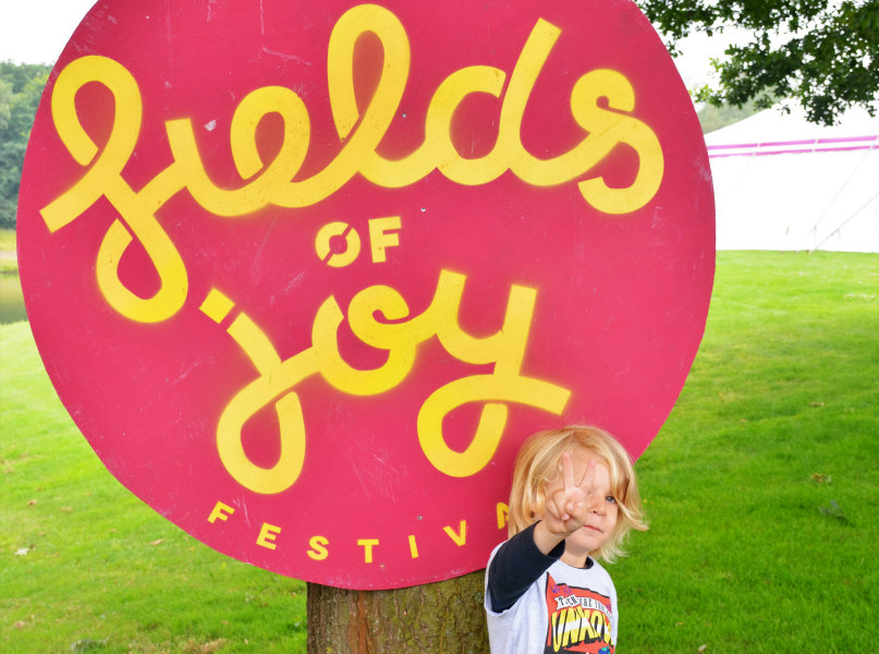 Fields of Joy met kinderen