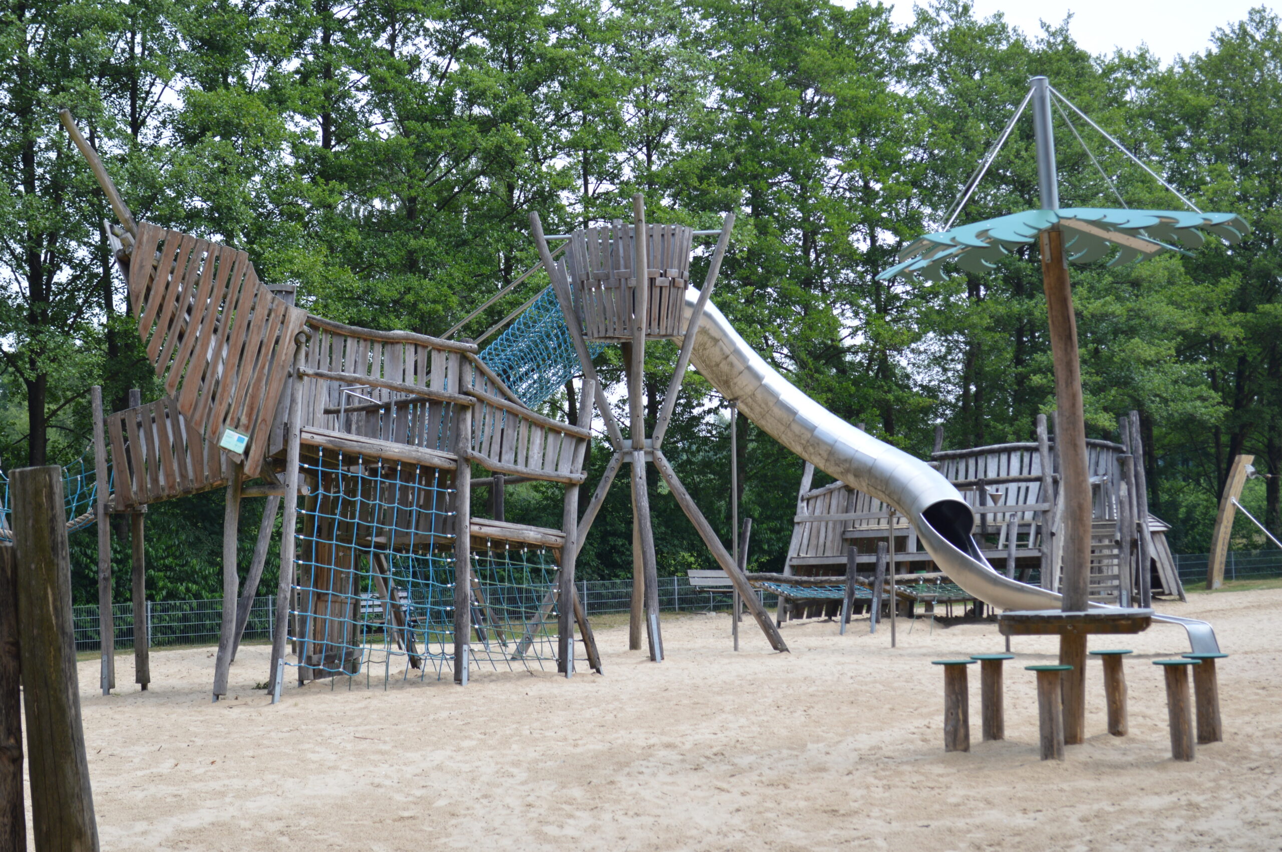 Houten buitenspeeltuin Uelsen